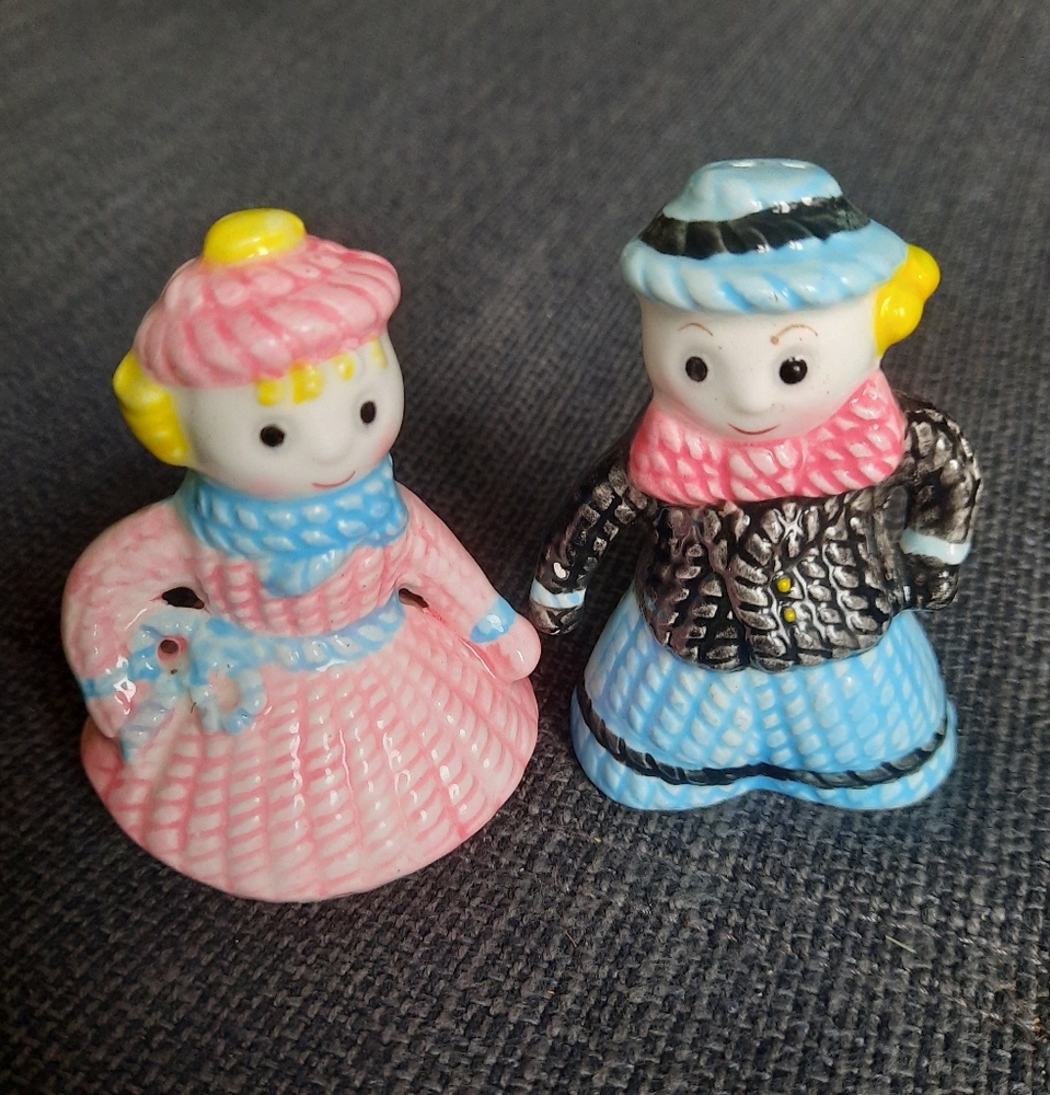 Vintage Pair of Boy & Girl in Yarn String Winter Clothing  Salt/Pepper Shakers